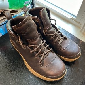 Danner pub garden. Men’s sz 8. Barely worn.